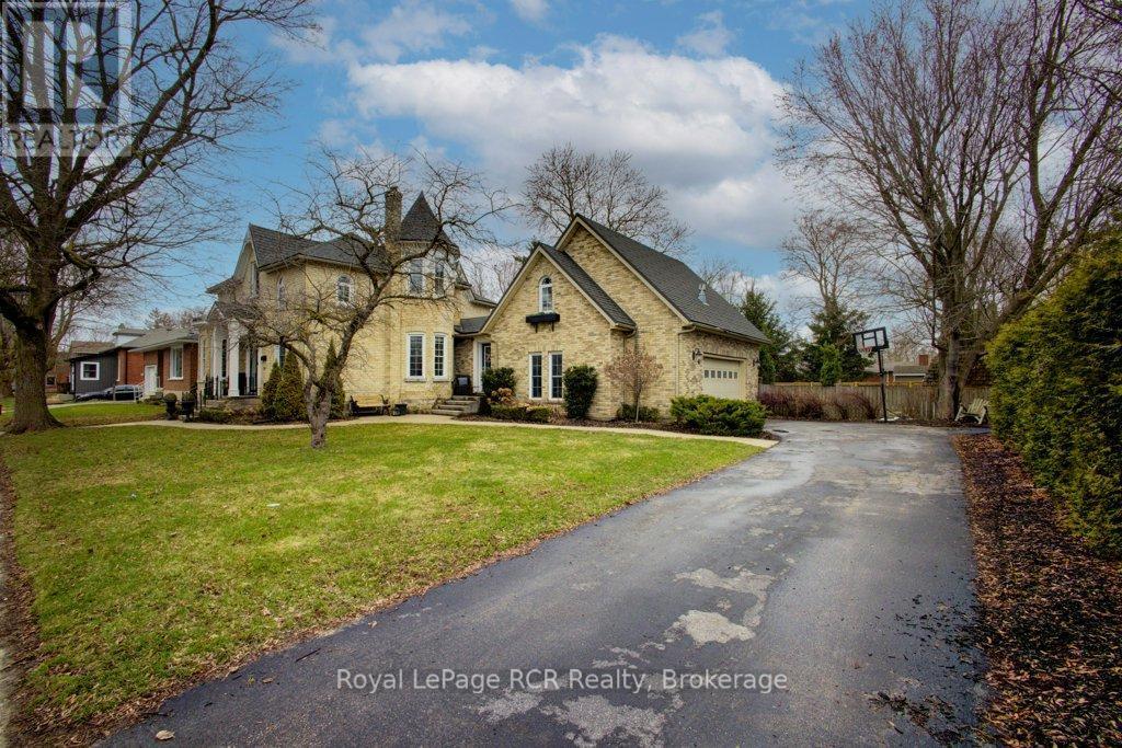 












116 WALTON STREET

,
Wellington North (Arthur),




Ontario
N0G1A0

