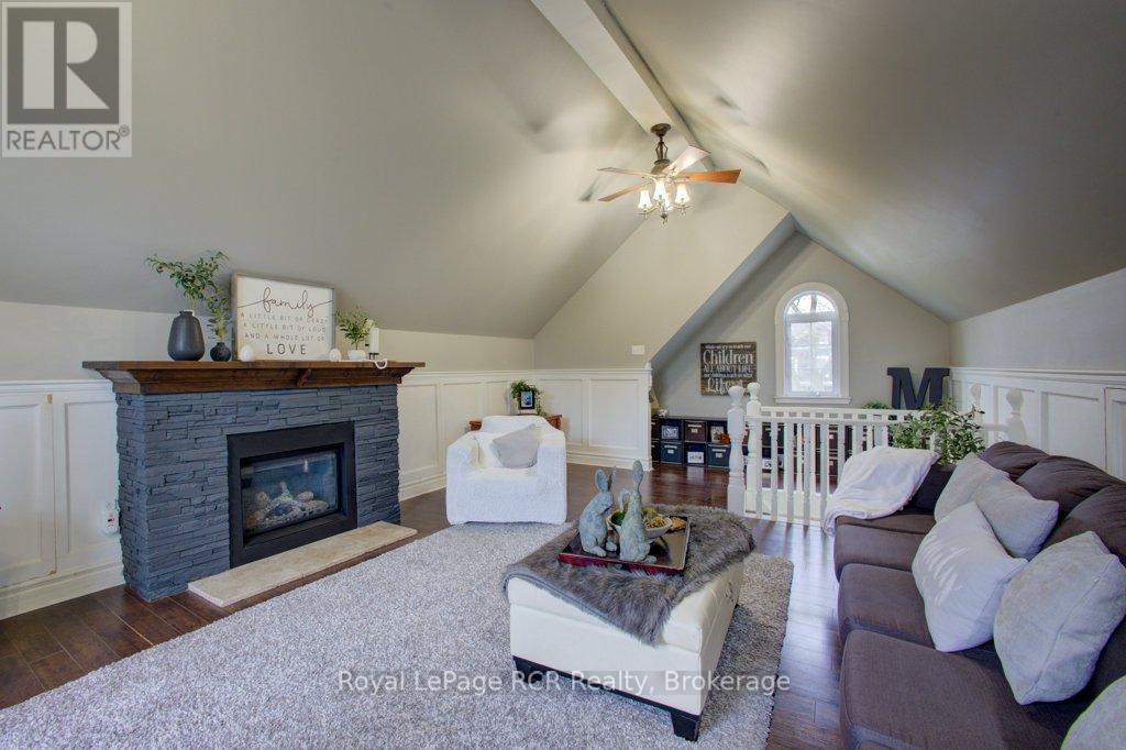 












116 WALTON STREET

,
Wellington North (Arthur),




Ontario
N0G1A0

