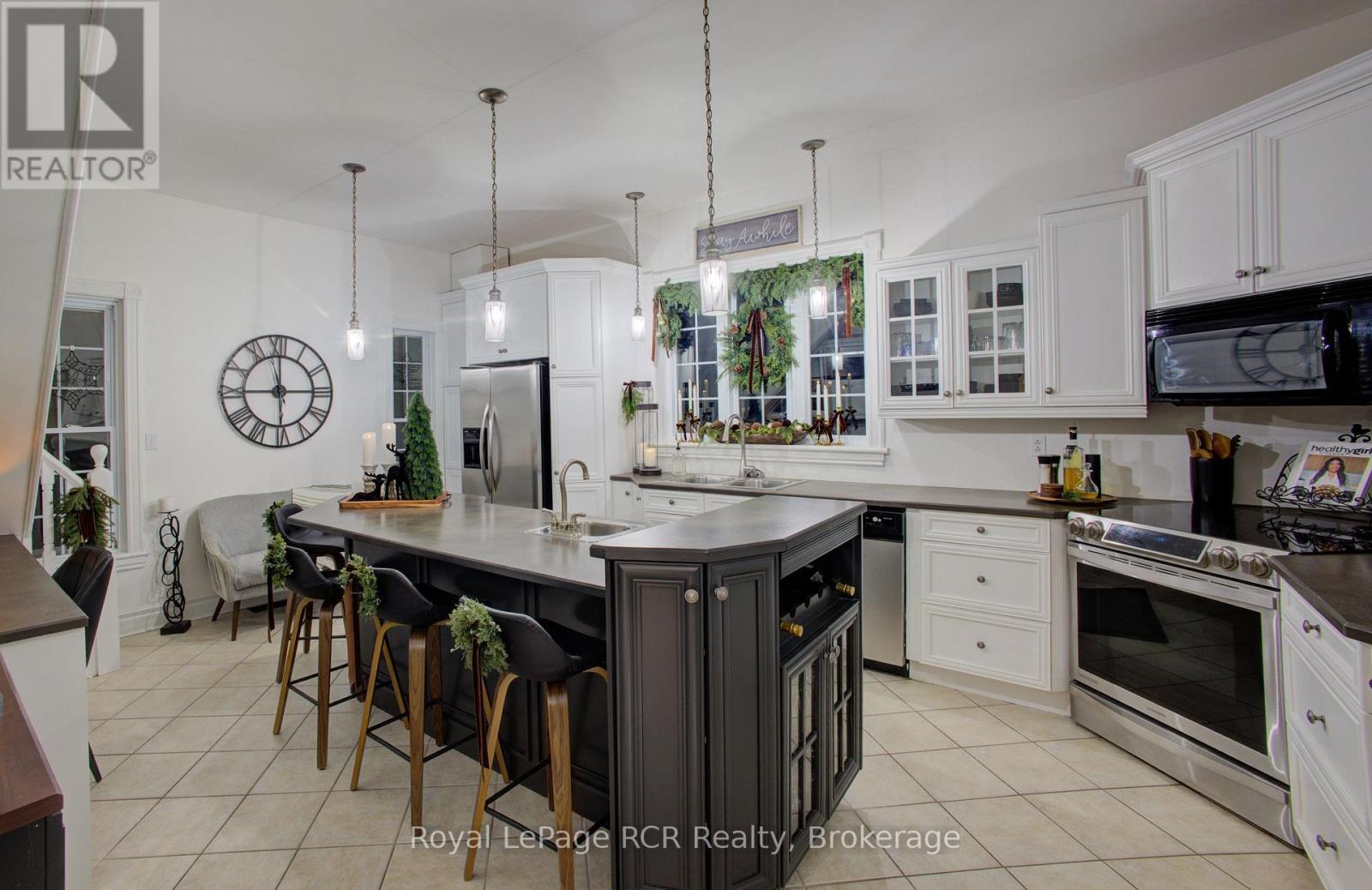 












116 WALTON STREET

,
Wellington North (Arthur),




Ontario
N0G1A0


