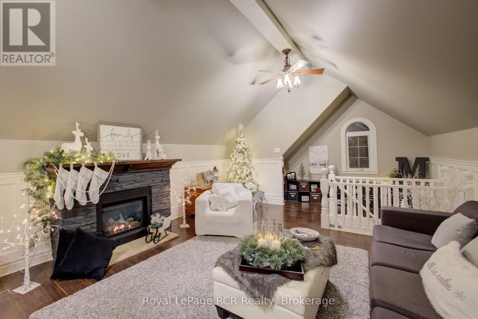 












116 WALTON STREET

,
Wellington North (Arthur),




Ontario
N0G1A0


