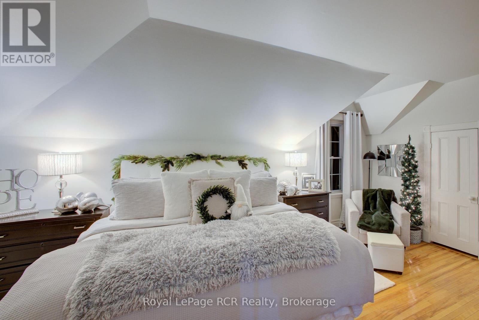 












116 WALTON STREET

,
Wellington North (Arthur),




Ontario
N0G1A0

