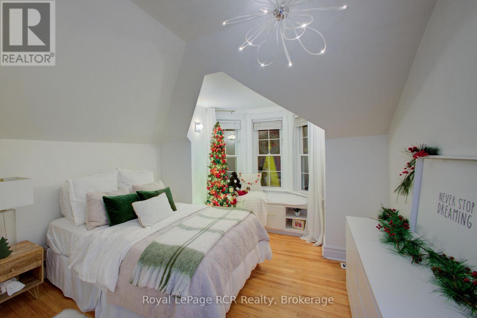 












116 WALTON STREET

,
Wellington North (Arthur),




Ontario
N0G1A0

