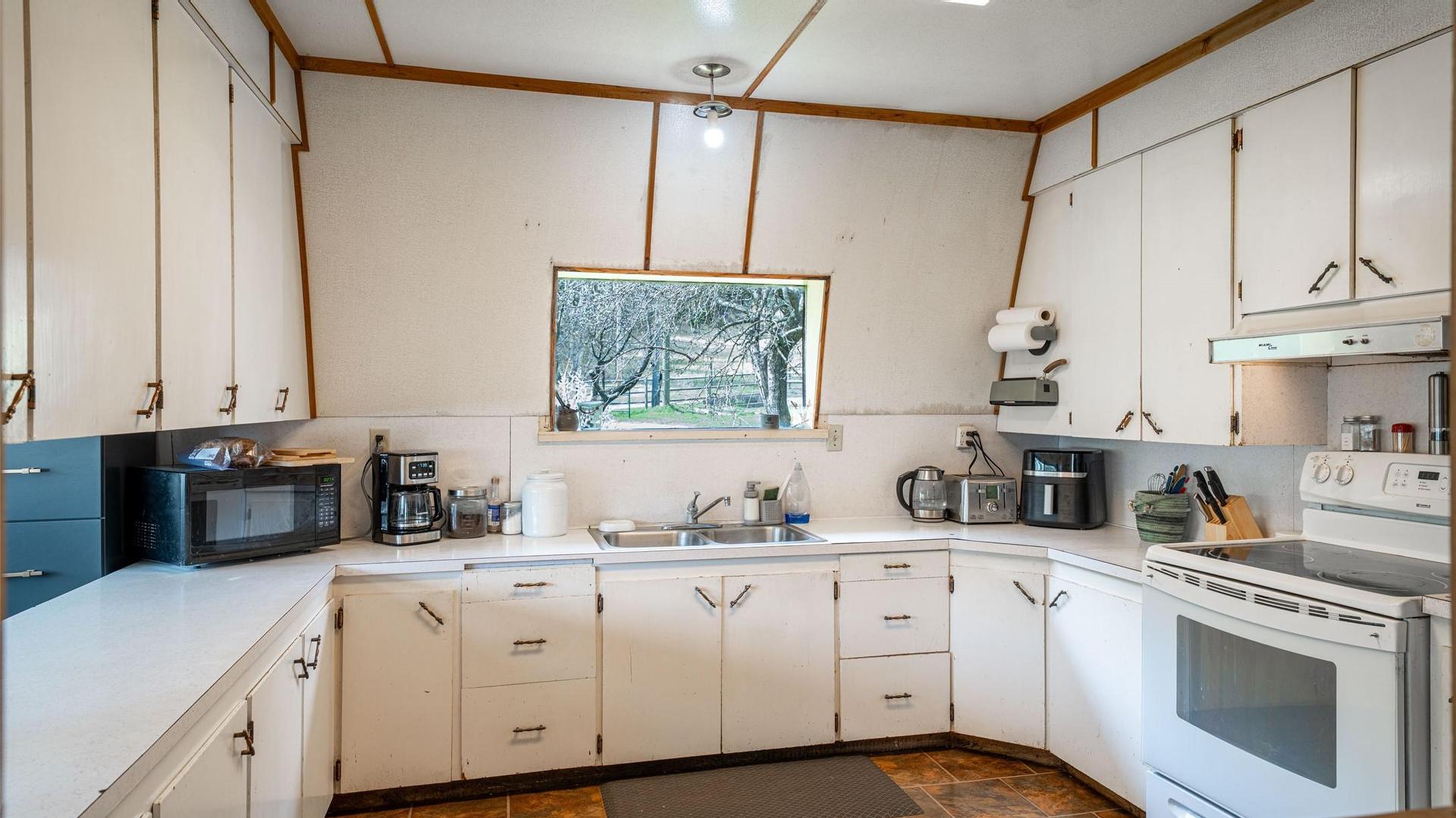 









6142


Falkland

Road,
Falkland,




BC
V0E 1W0

