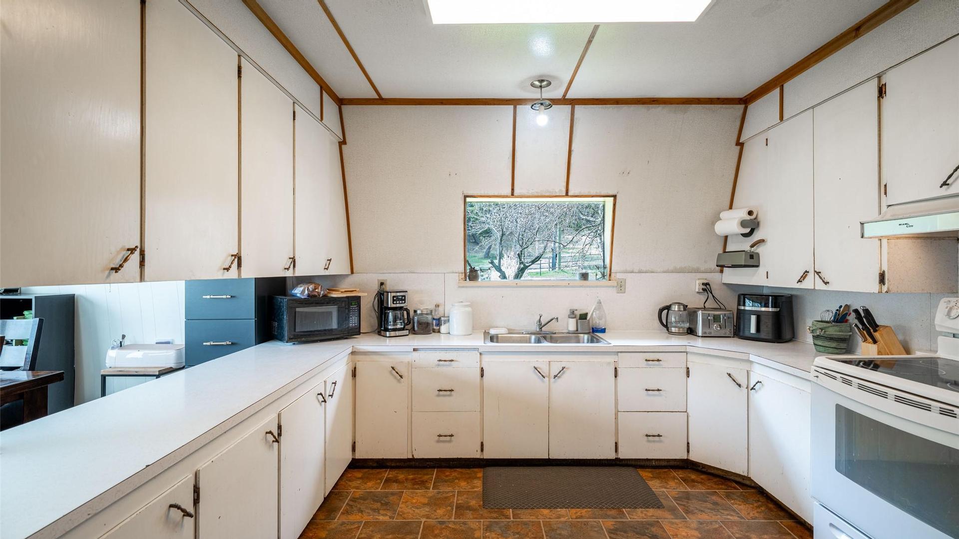 









6142


Falkland

Road,
Falkland,




BC
V0E 1W0

