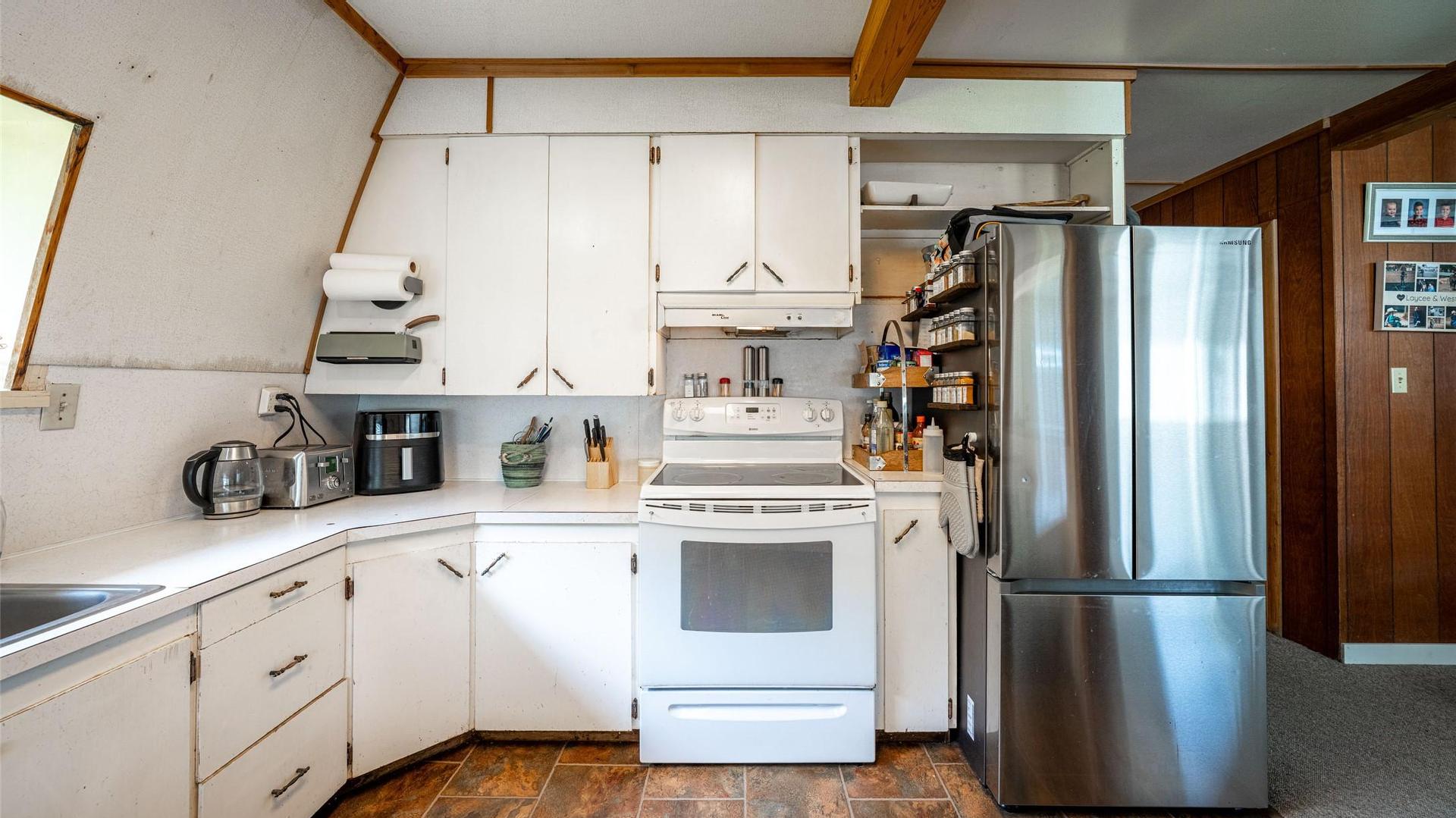 









6142


Falkland

Road,
Falkland,




BC
V0E 1W0

