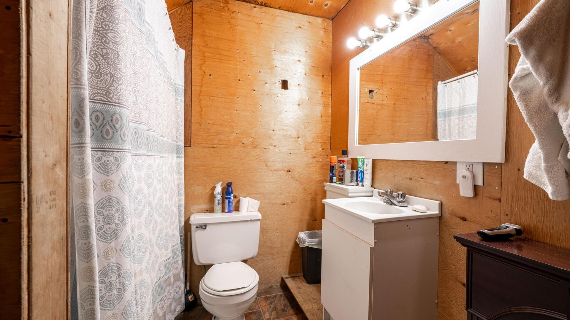 









6142


Falkland

Road,
Falkland,




BC
V0E 1W0

