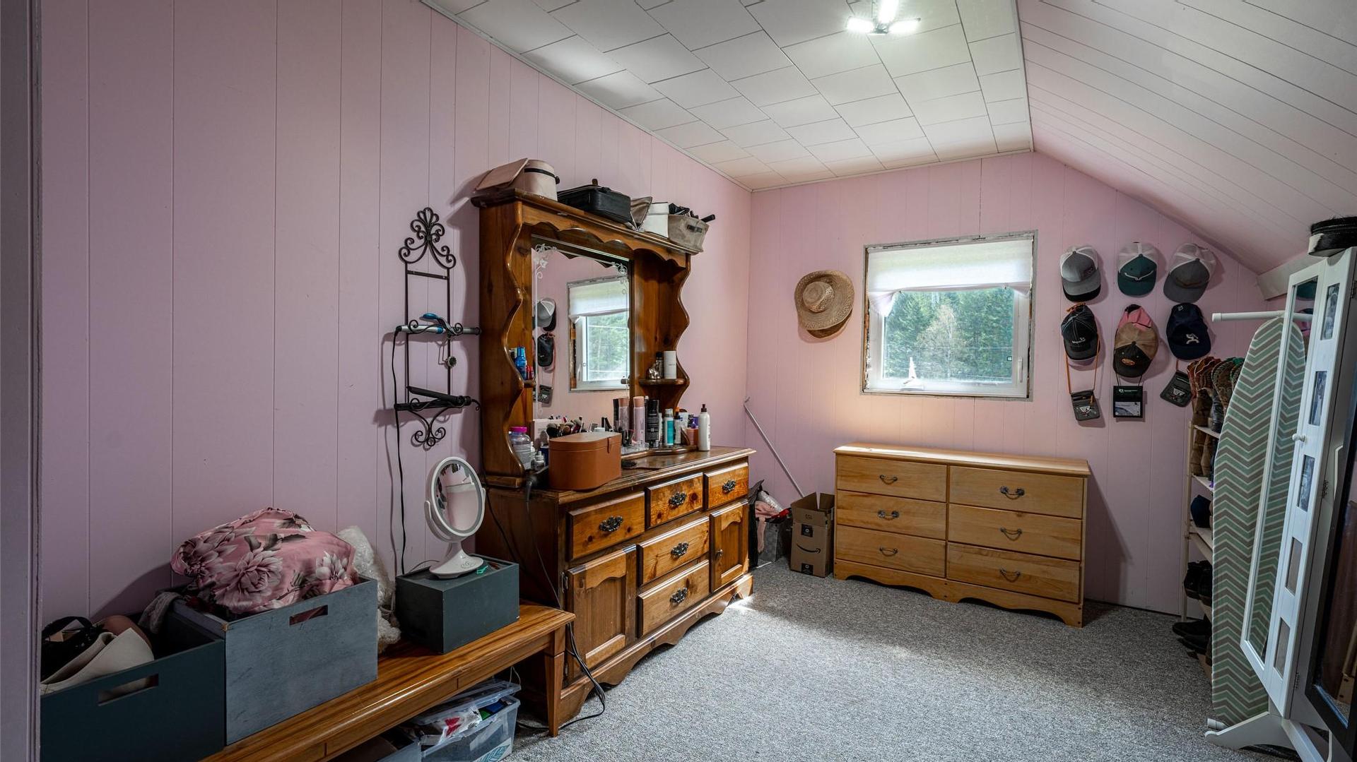 









6142


Falkland

Road,
Falkland,




BC
V0E 1W0

