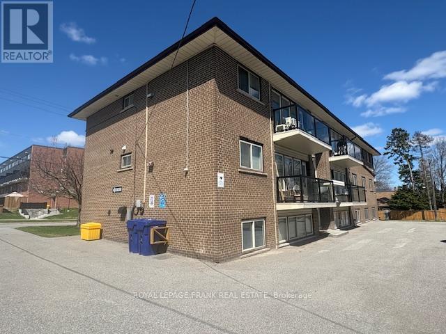 












300 ATHOL STREET

,
Whitby (Downtown Whitby),




Ontario
L1N3Z4

