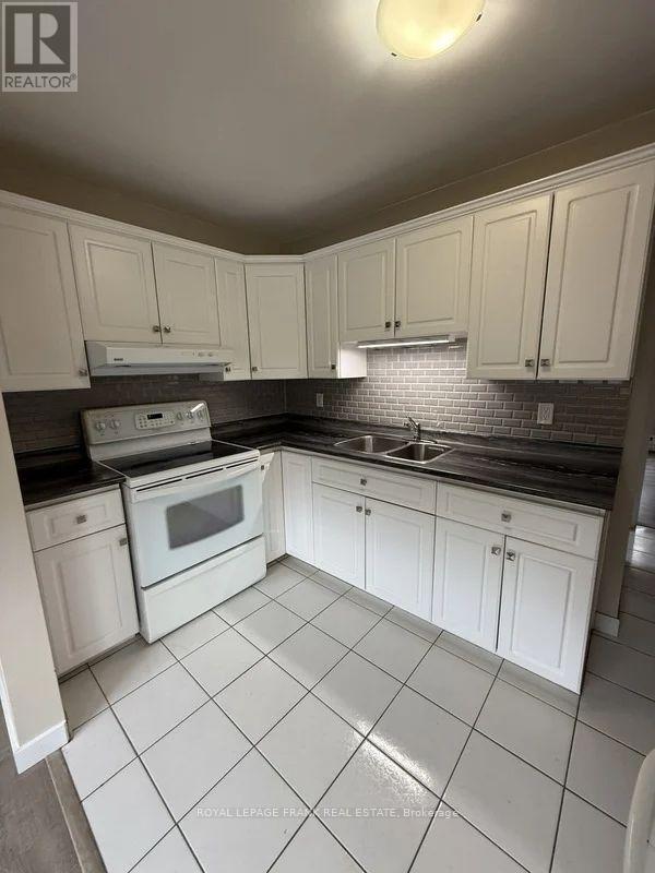 












300 ATHOL STREET

,
Whitby (Downtown Whitby),




Ontario
L1N3Z4

