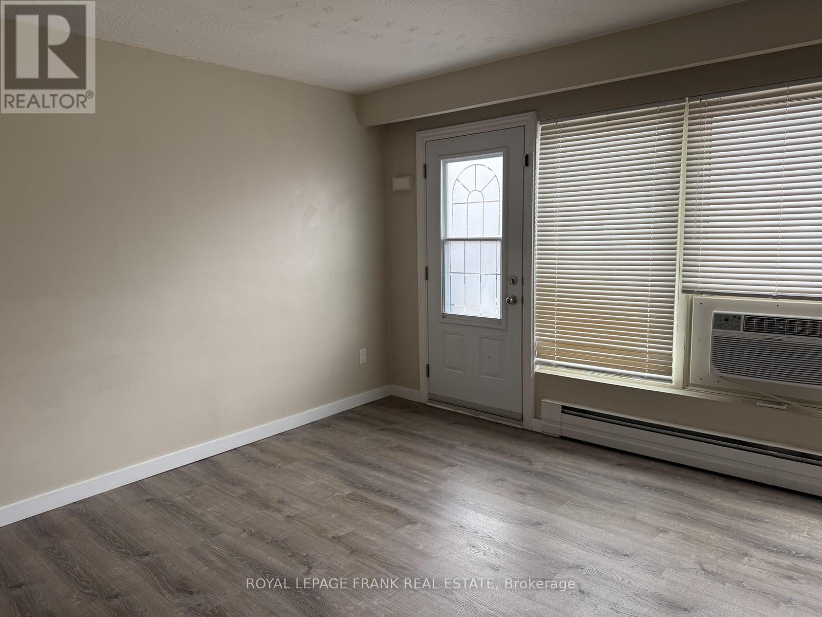 












300 ATHOL STREET

,
Whitby (Downtown Whitby),




Ontario
L1N3Z4

