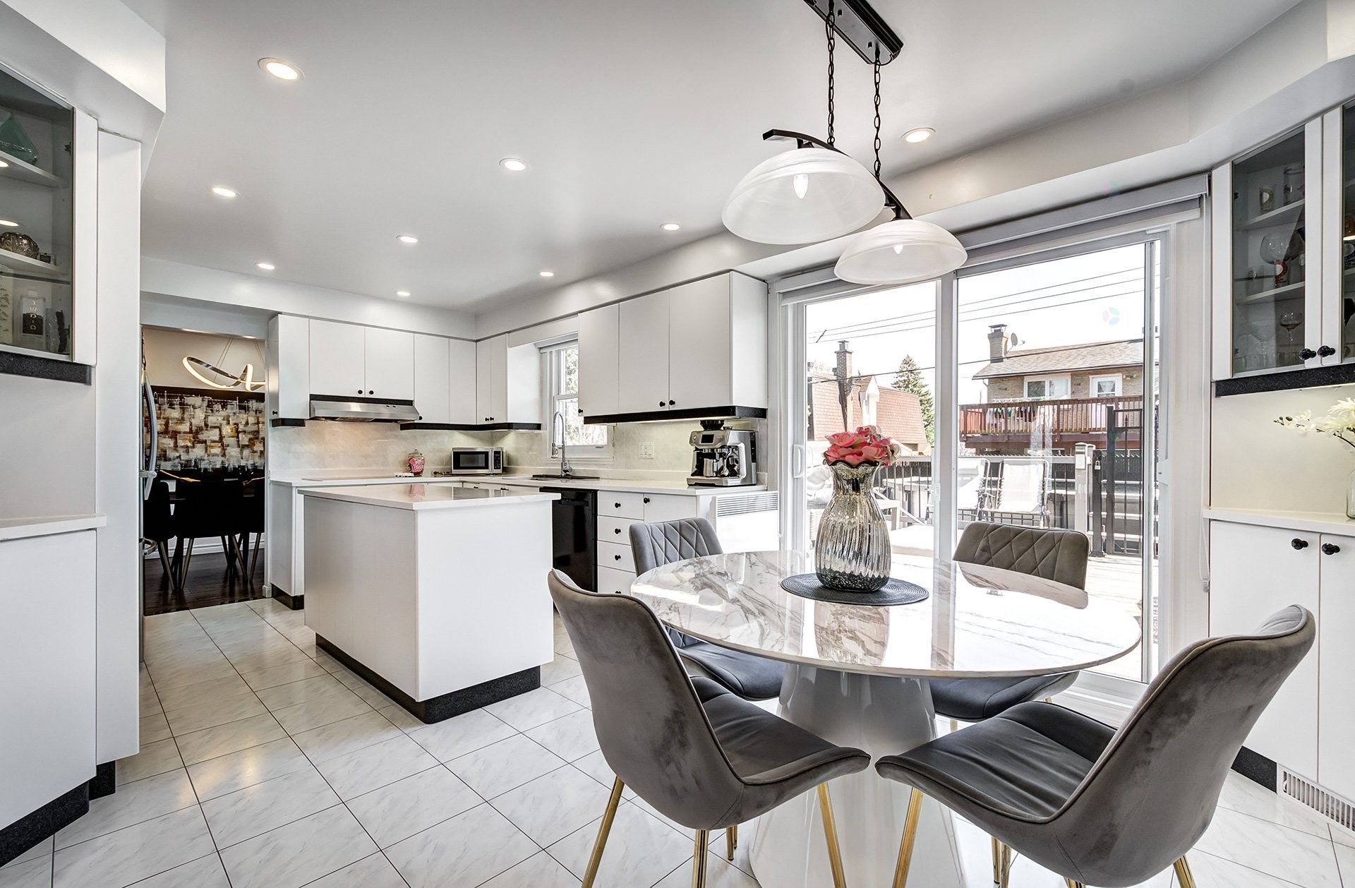 









74


Rue Chatillon

,
Dollard-des-Ormeaux,




QC
H9B1B3

