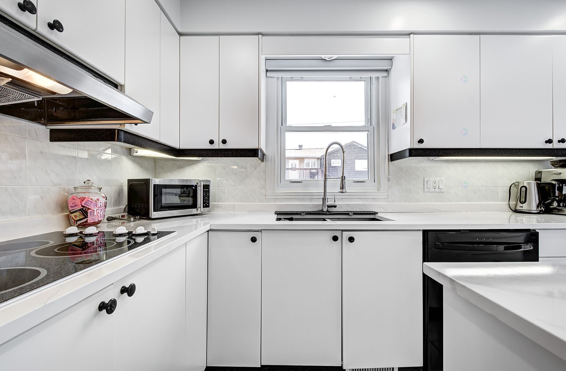 









74


Rue Chatillon

,
Dollard-des-Ormeaux,




QC
H9B1B3

