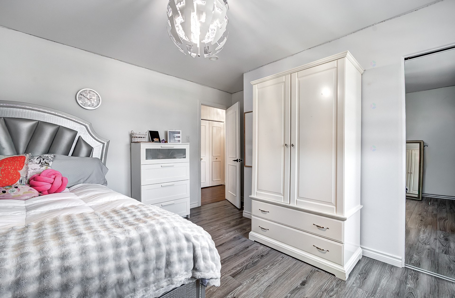 









74


Rue Chatillon

,
Dollard-des-Ormeaux,




QC
H9B1B3

