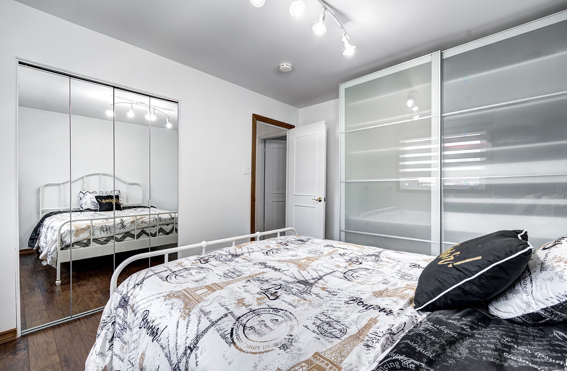 









74


Rue Chatillon

,
Dollard-des-Ormeaux,




QC
H9B1B3

