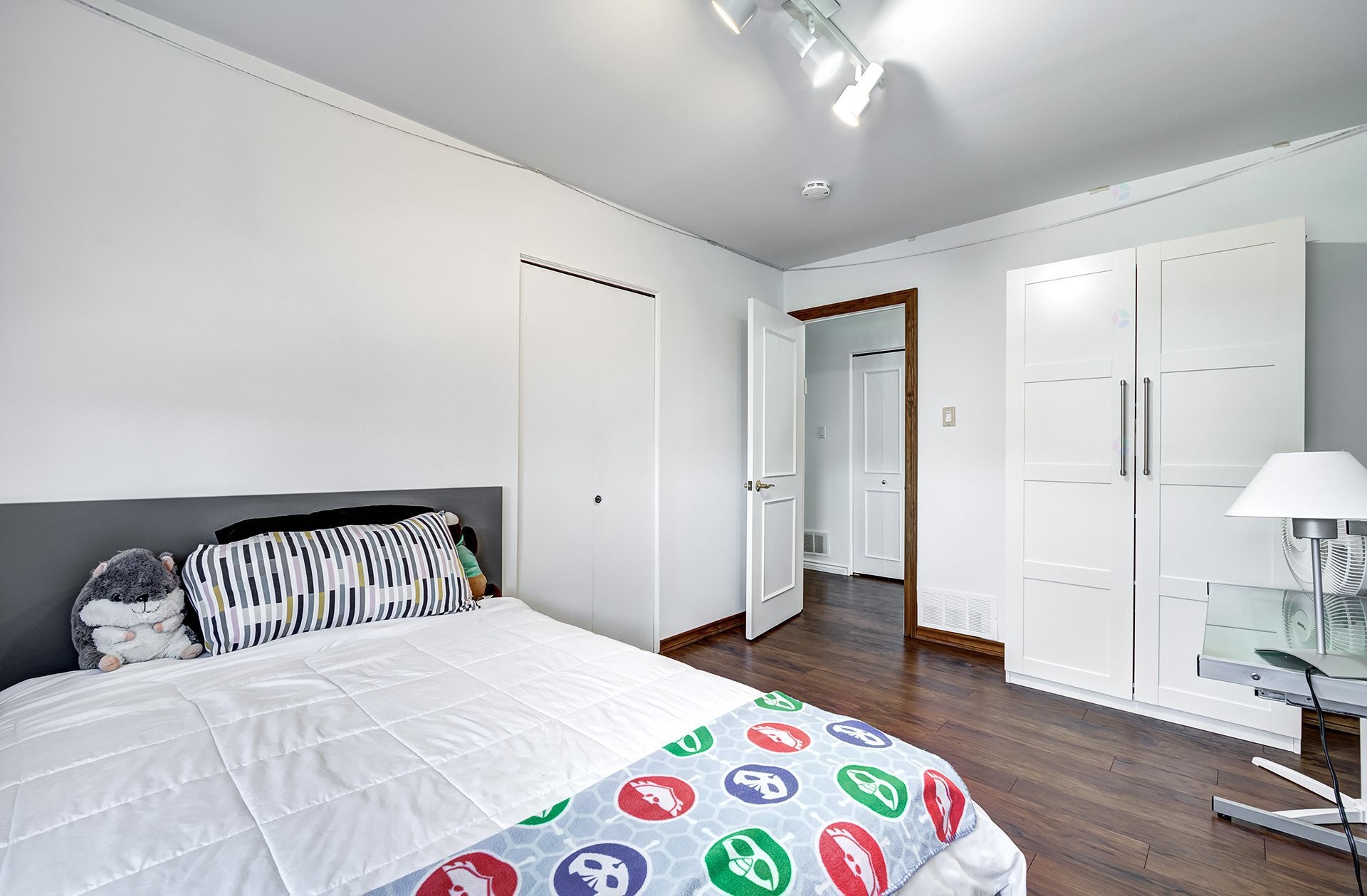 









74


Rue Chatillon

,
Dollard-des-Ormeaux,




QC
H9B1B3

