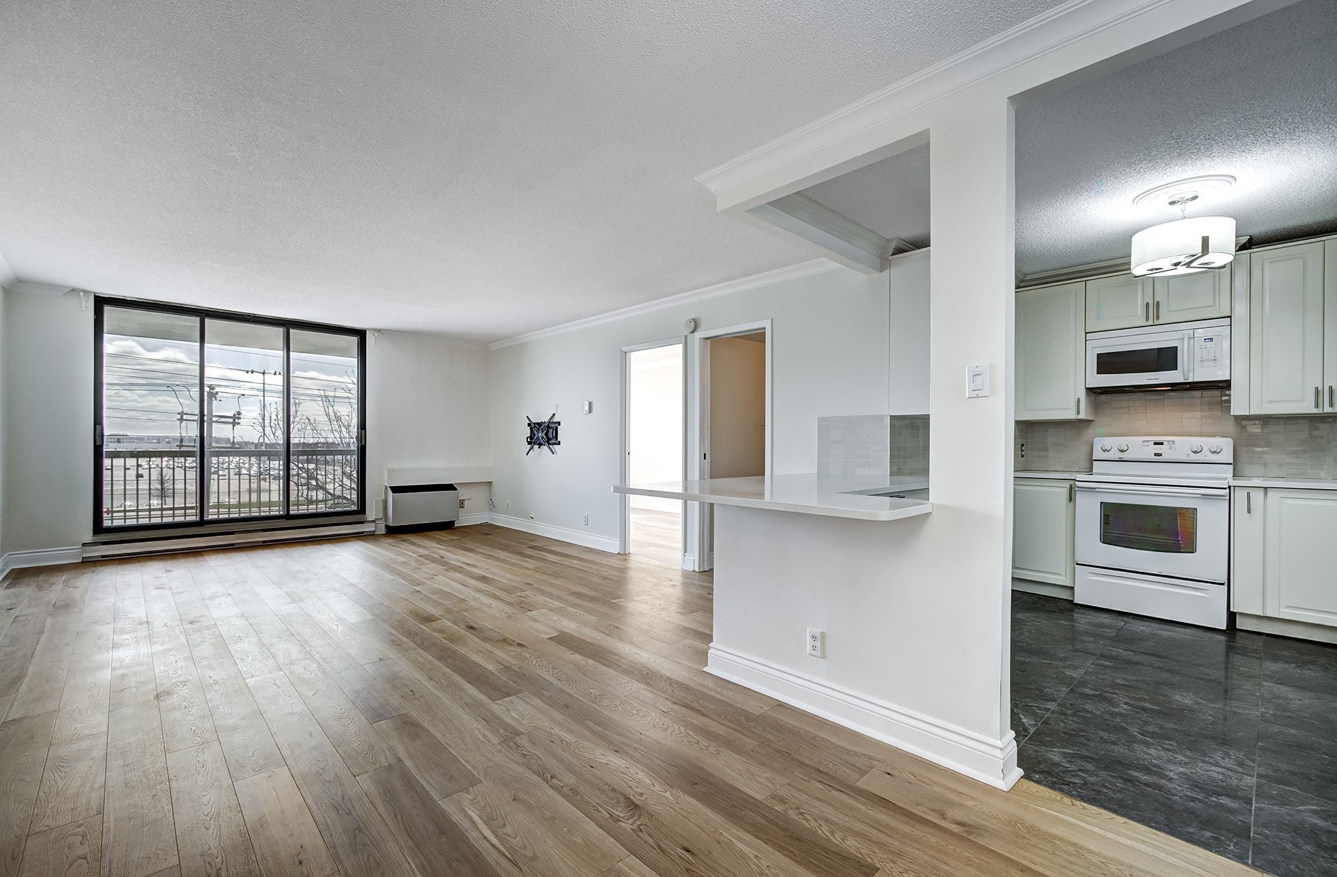 









11015


Boul. Cavendish

, 302,
Montréal (Saint-Laurent),




QC
H4R2H5

