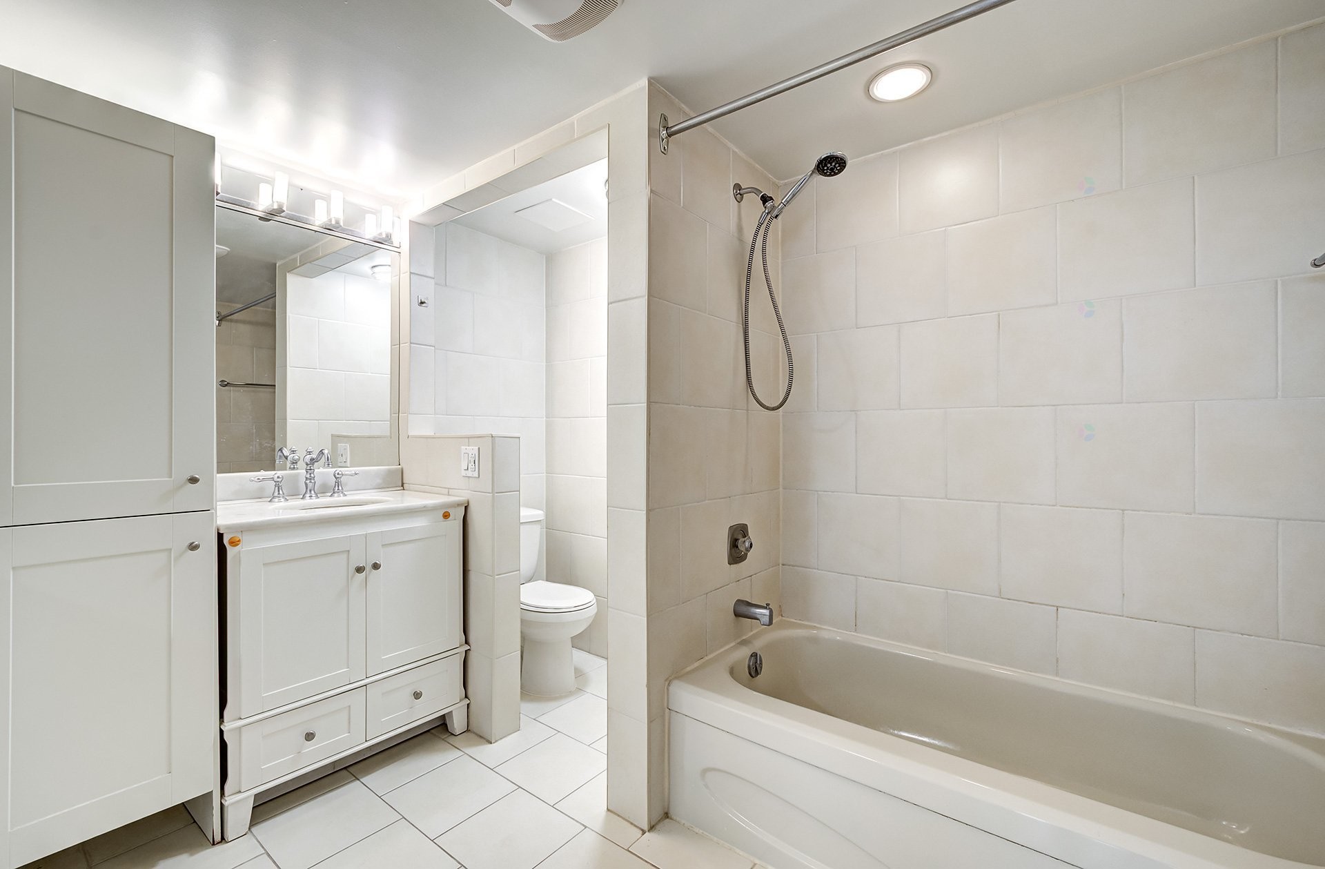 









11015


Boul. Cavendish

, 302,
Montréal (Saint-Laurent),




QC
H4R2H5

