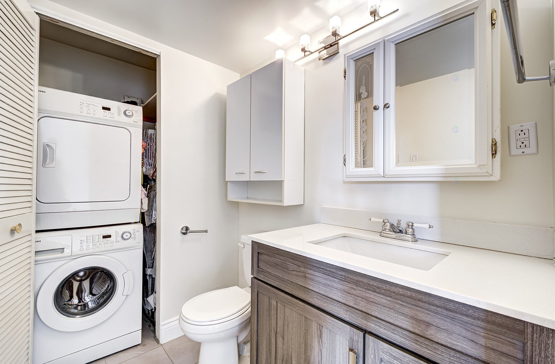 









11015


Boul. Cavendish

, 302,
Montréal (Saint-Laurent),




QC
H4R2H5

