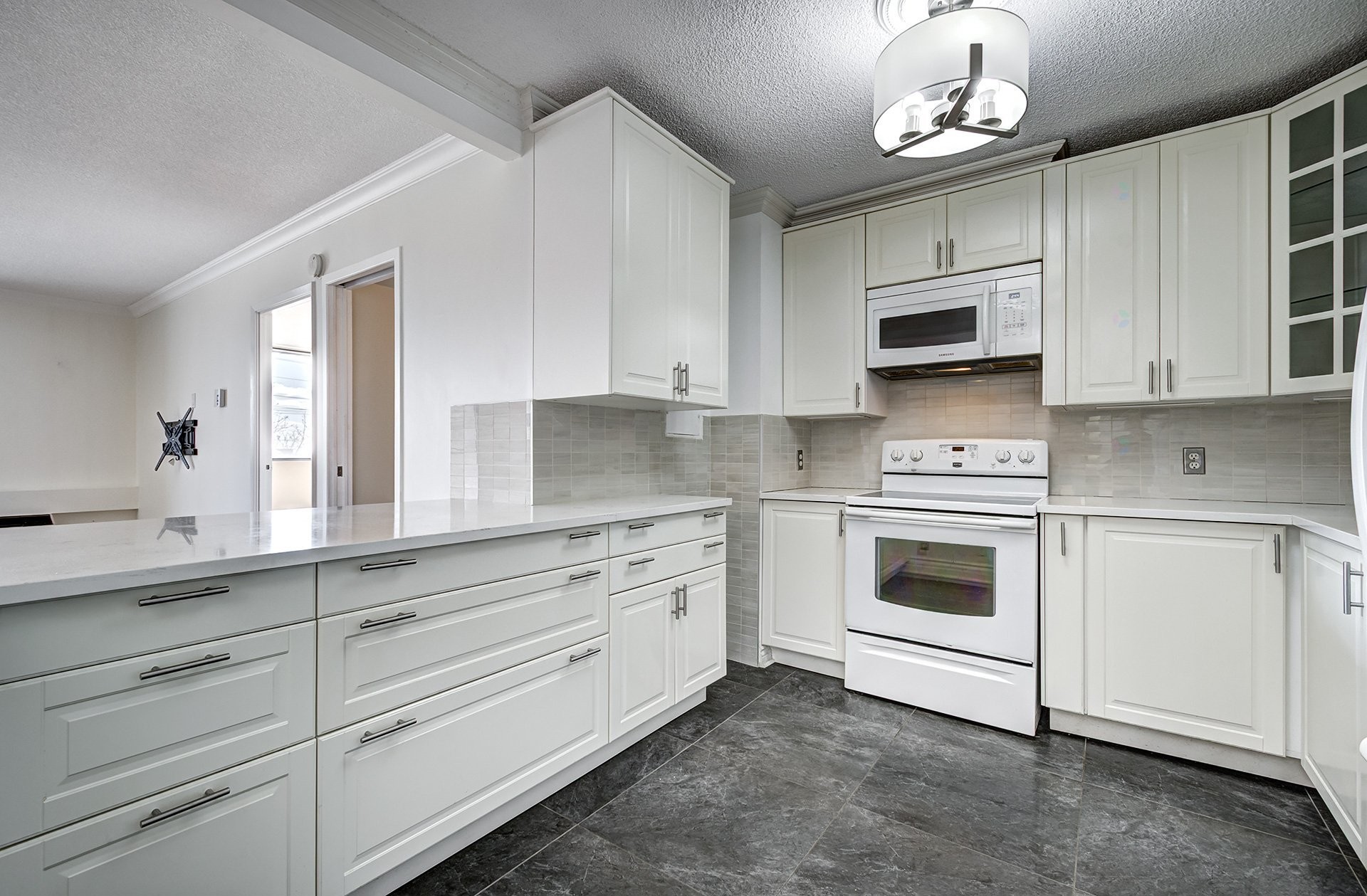 









11015


Boul. Cavendish

, 302,
Montréal (Saint-Laurent),




QC
H4R2H5

