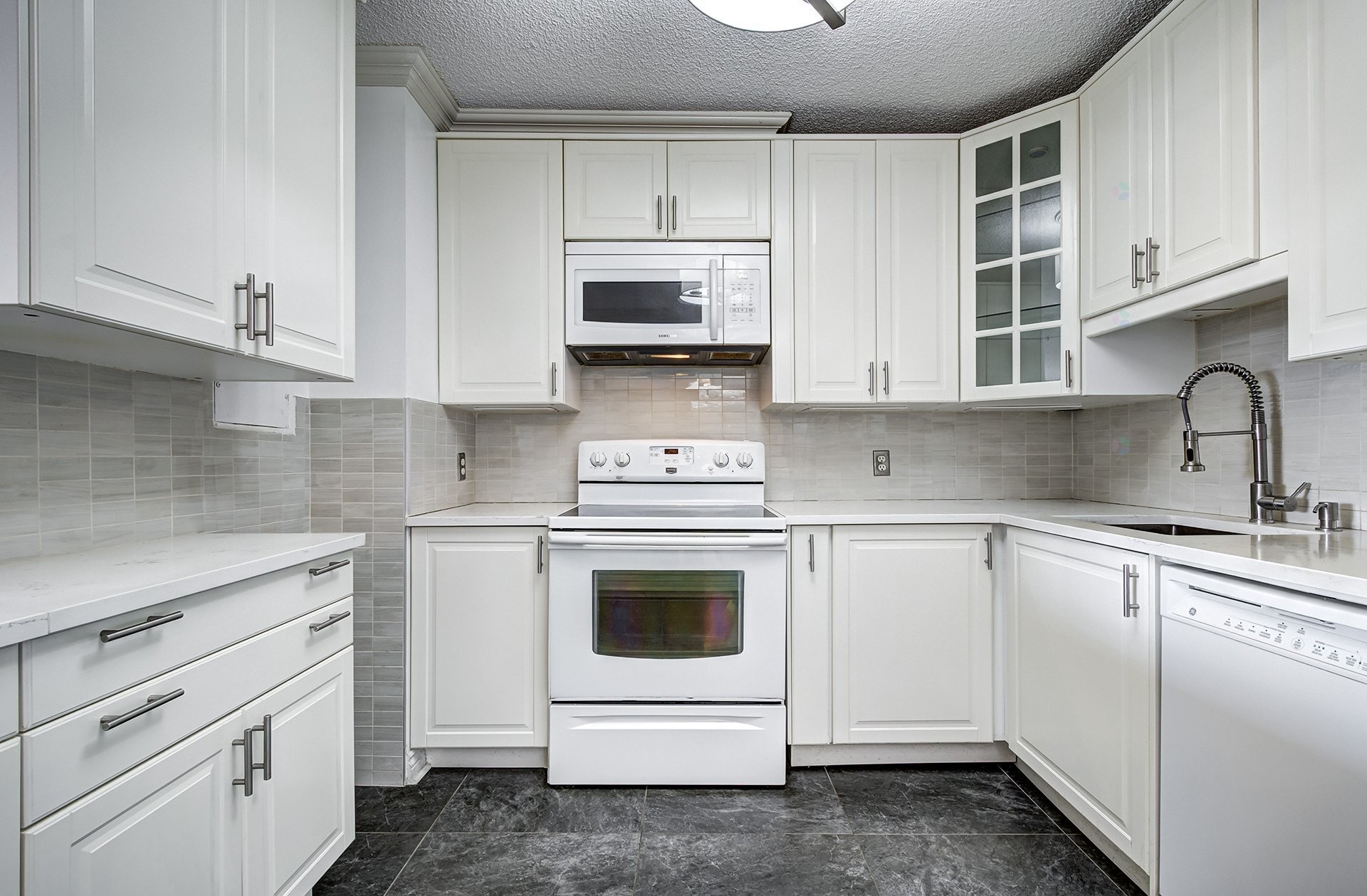 









11015


Boul. Cavendish

, 302,
Montréal (Saint-Laurent),




QC
H4R2H5

