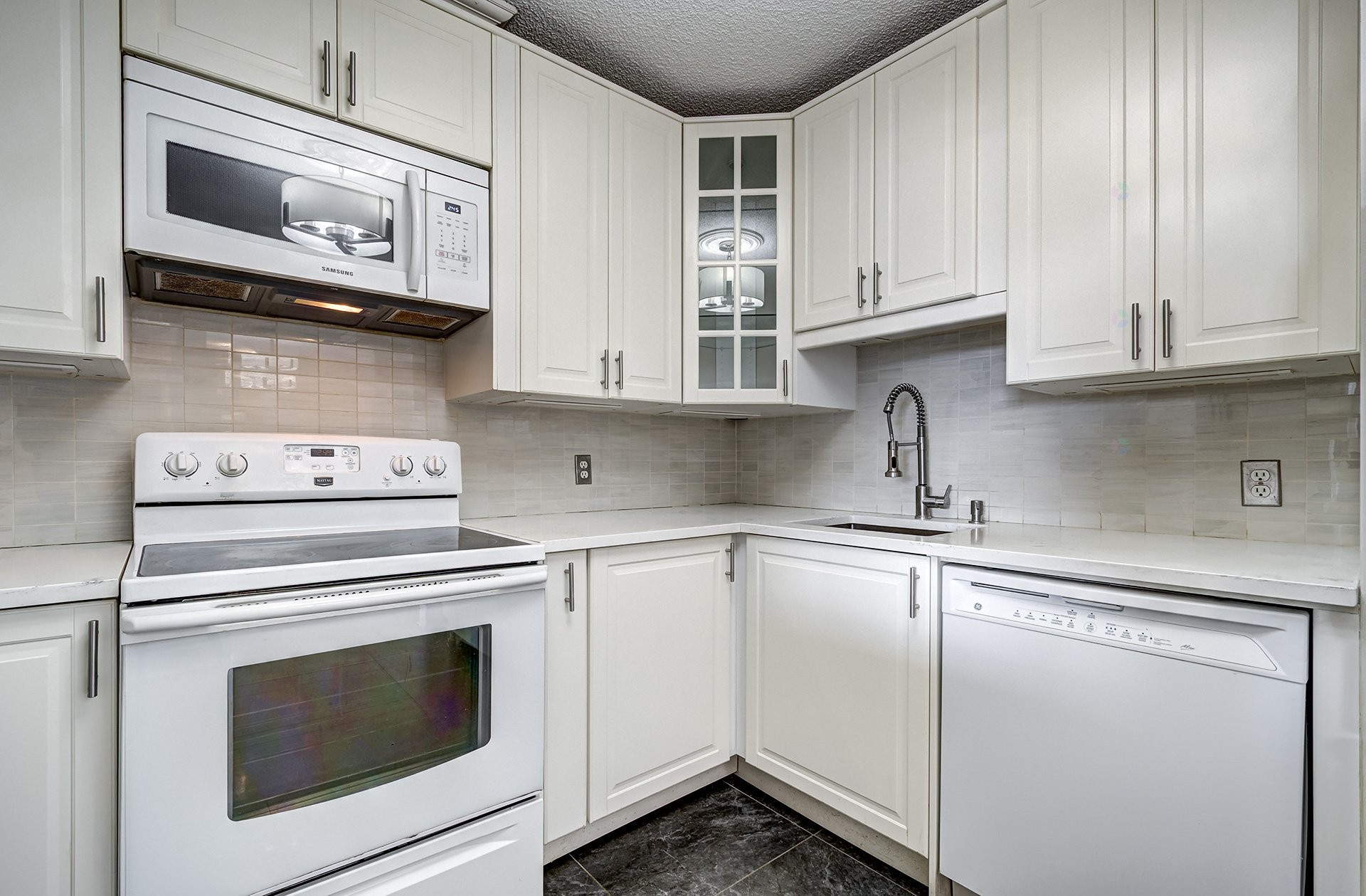 









11015


Boul. Cavendish

, 302,
Montréal (Saint-Laurent),




QC
H4R2H5

