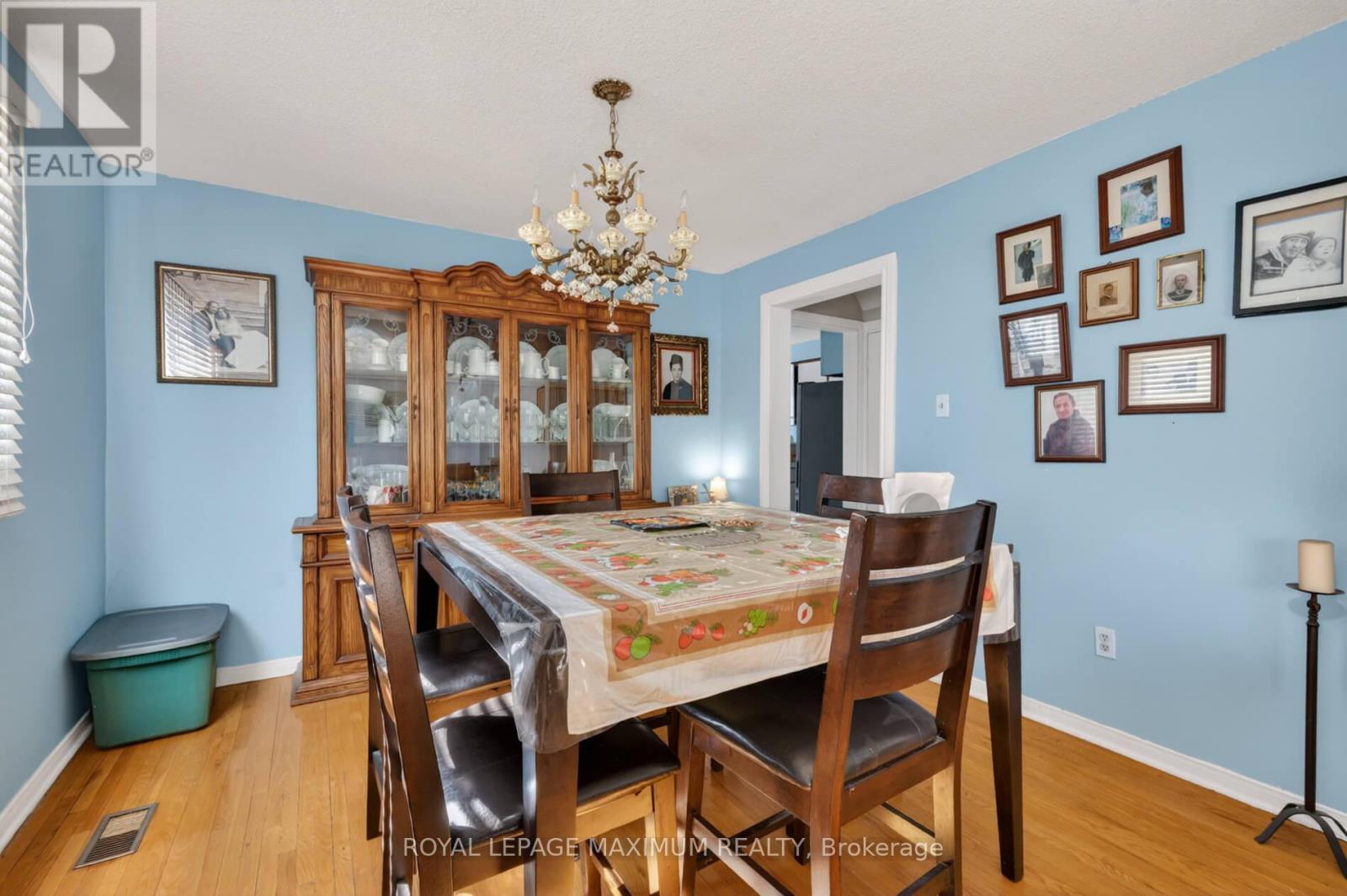 












3 MUZZO COURT

,
Vaughan,




Ontario
L4L3K2

