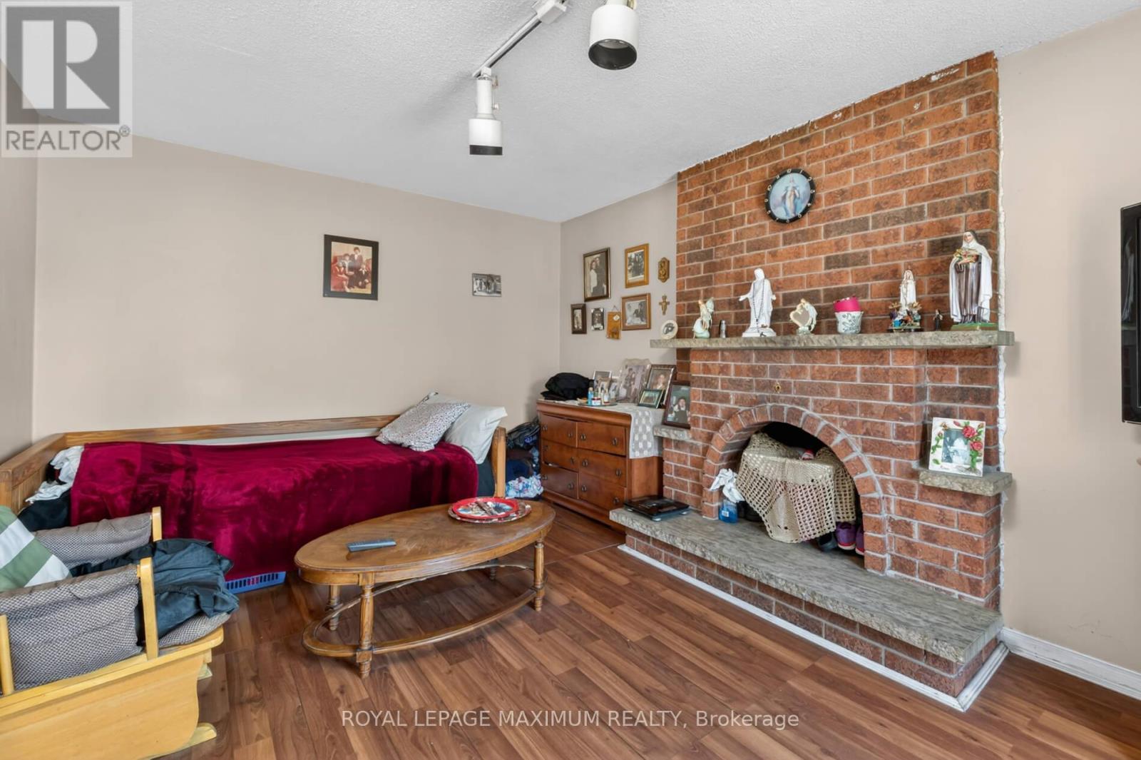 












3 MUZZO COURT

,
Vaughan,




Ontario
L4L3K2

