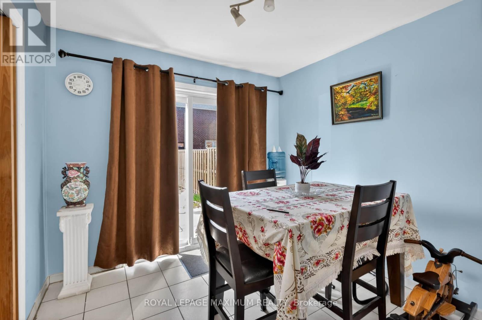 












3 MUZZO COURT

,
Vaughan,




Ontario
L4L3K2

