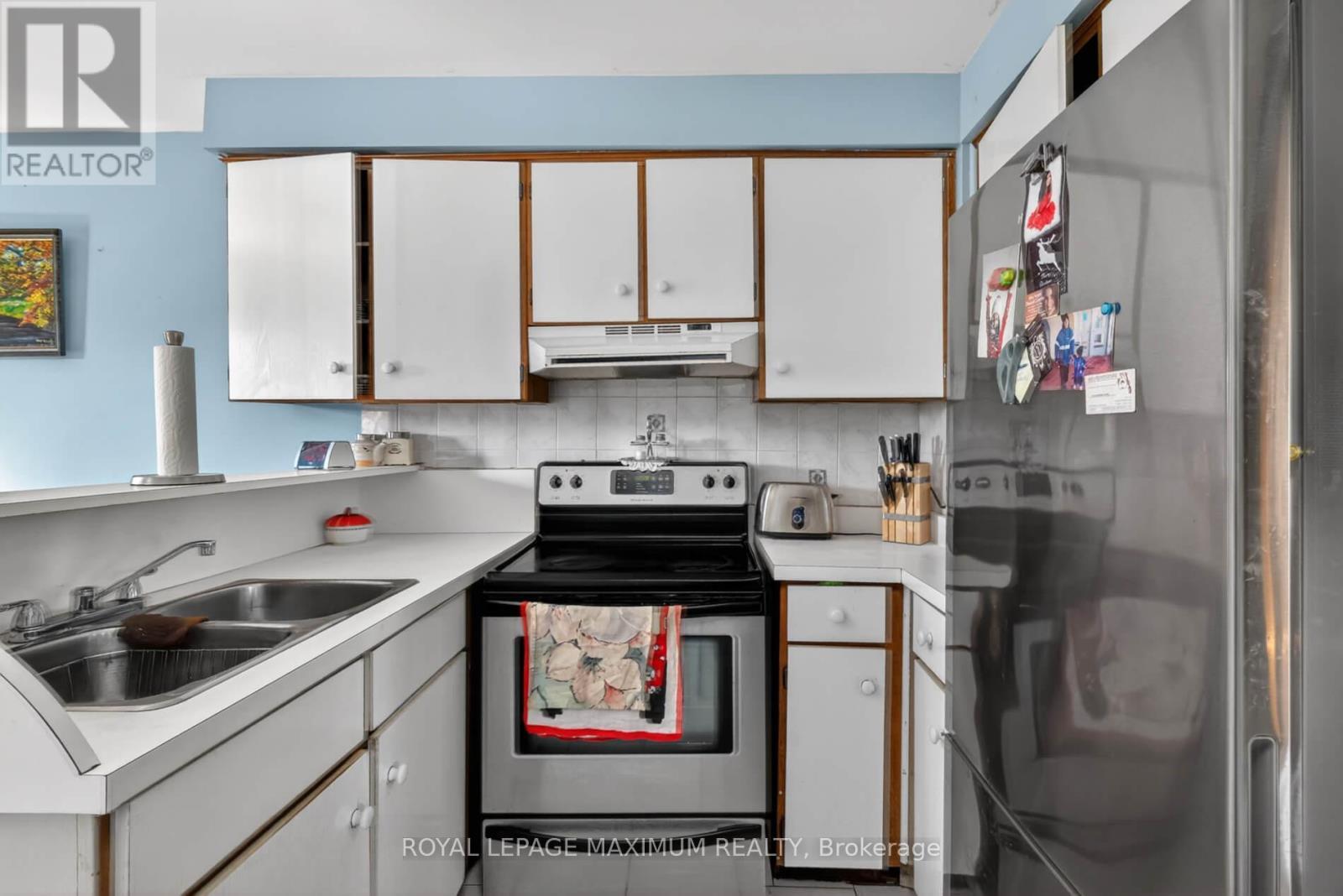 












3 MUZZO COURT

,
Vaughan,




Ontario
L4L3K2

