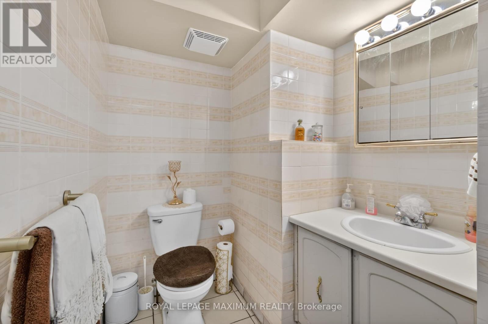 












3 MUZZO COURT

,
Vaughan,




Ontario
L4L3K2

