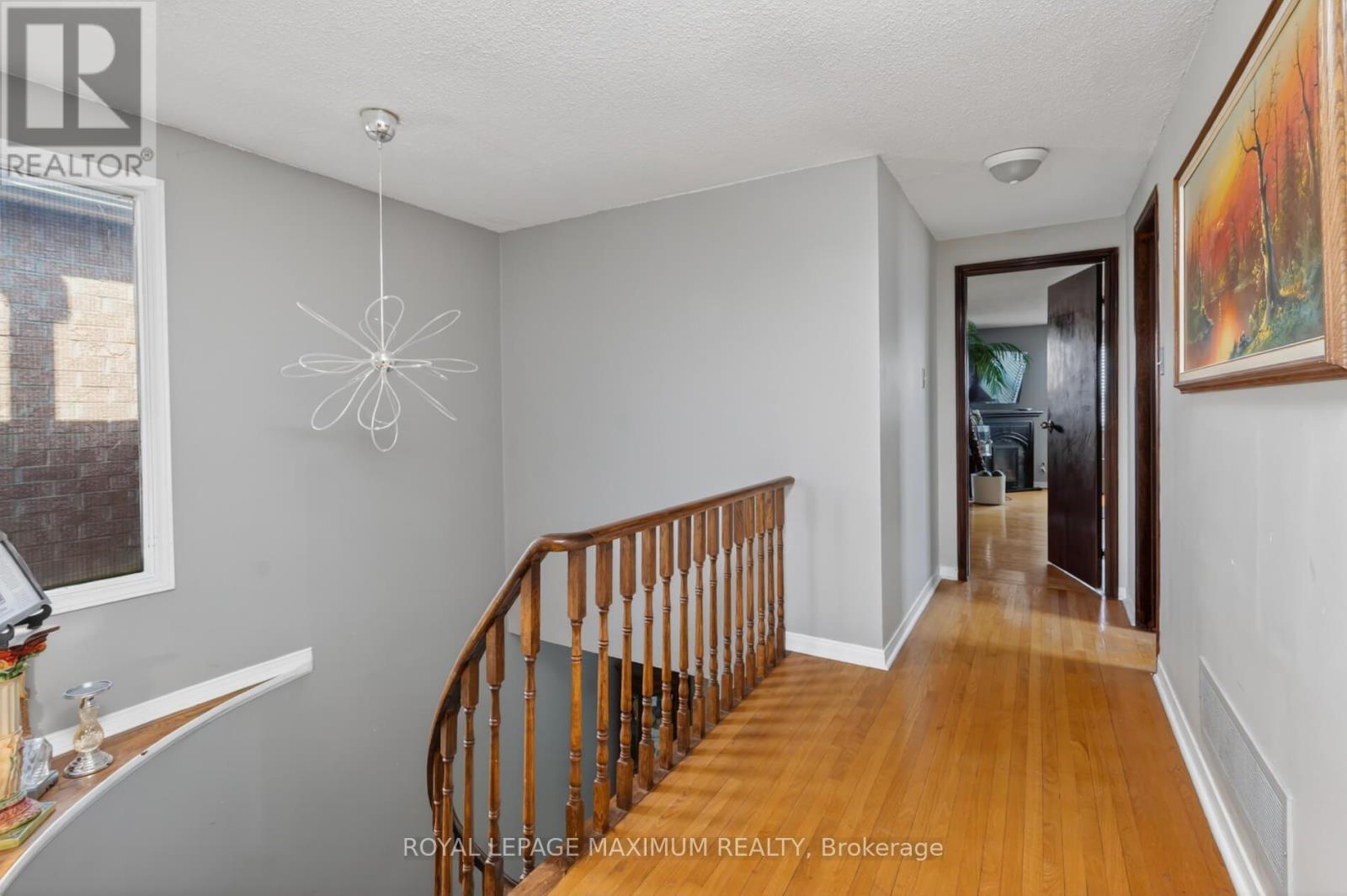 












3 MUZZO COURT

,
Vaughan,




Ontario
L4L3K2

