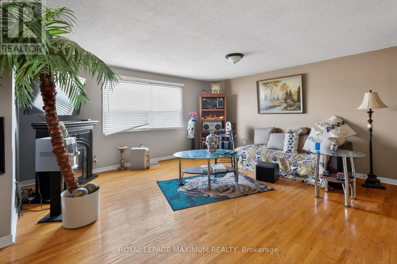 












3 MUZZO COURT

,
Vaughan,




Ontario
L4L3K2

