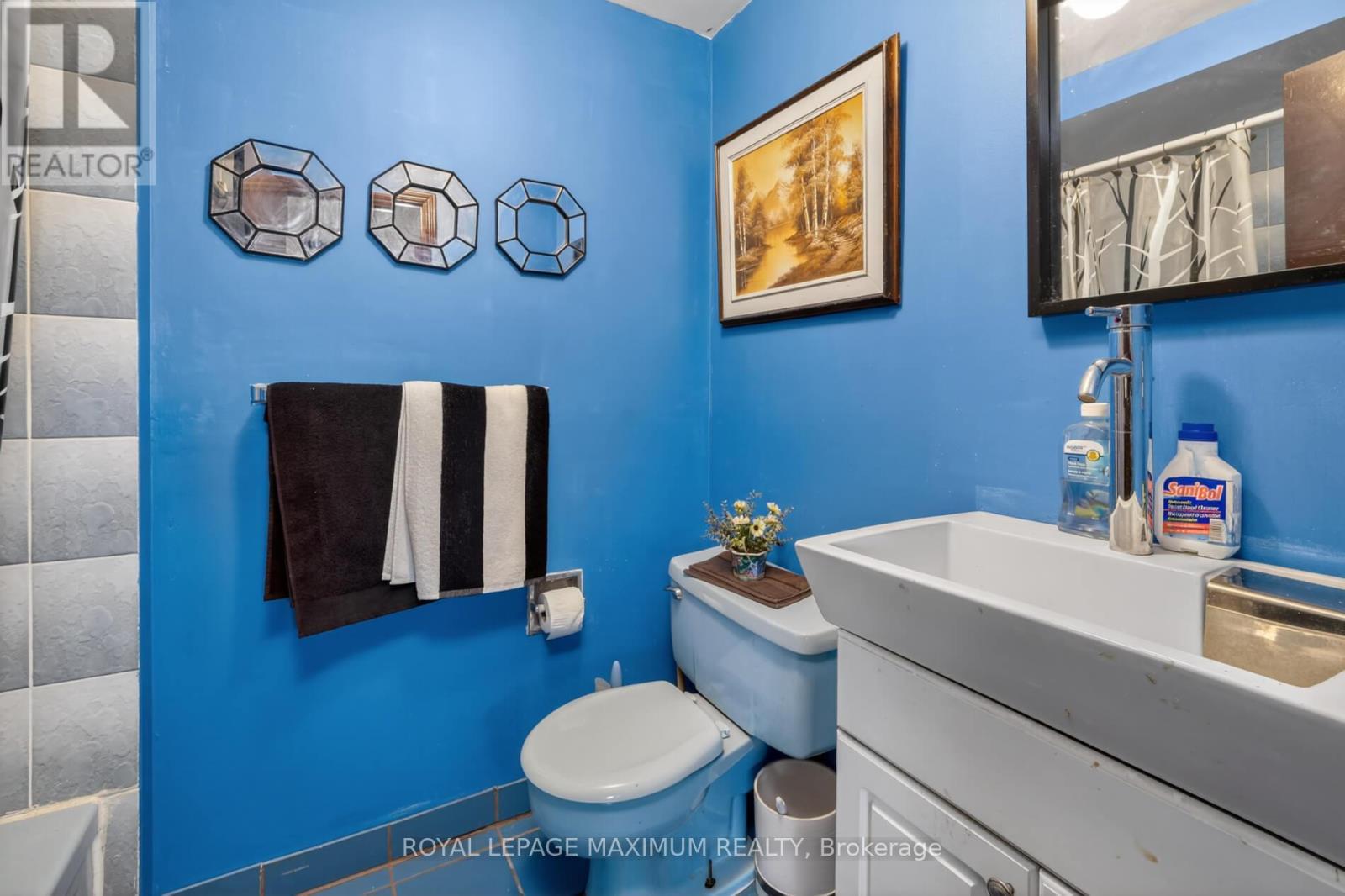 












3 MUZZO COURT

,
Vaughan,




Ontario
L4L3K2

