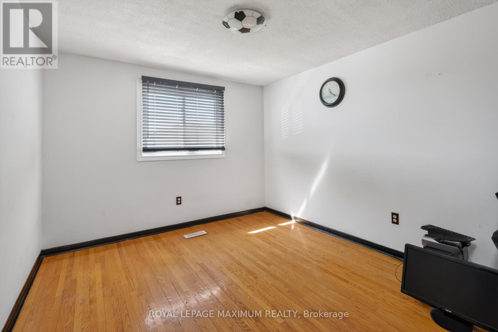 












3 MUZZO COURT

,
Vaughan,




Ontario
L4L3K2

