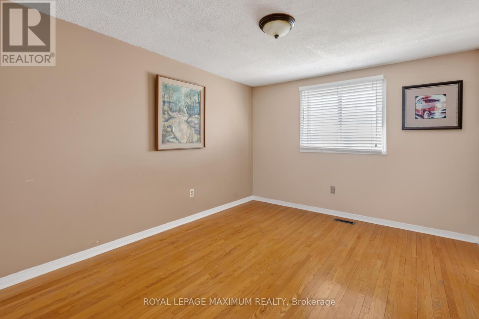 












3 MUZZO COURT

,
Vaughan,




Ontario
L4L3K2

