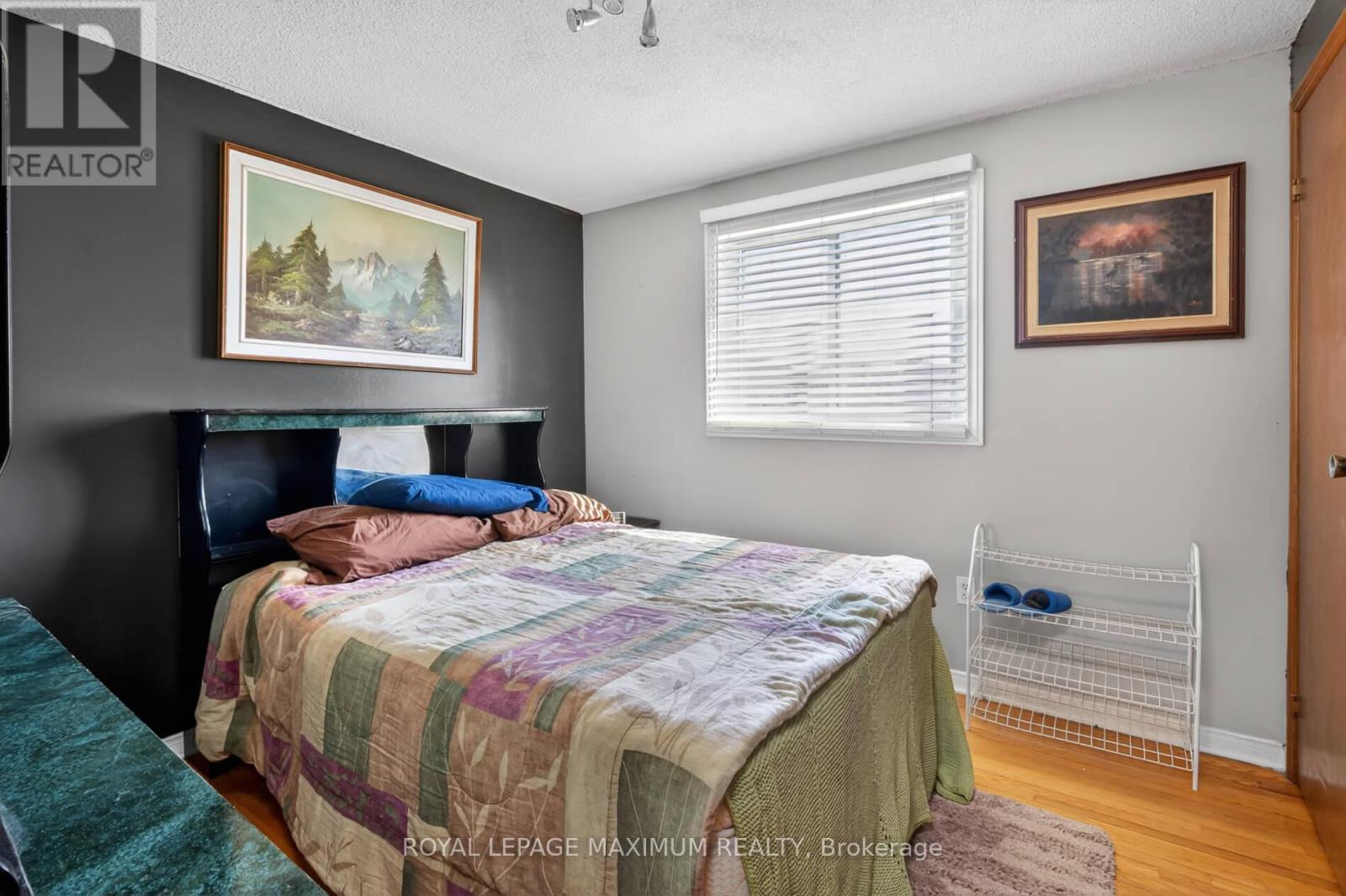 












3 MUZZO COURT

,
Vaughan,




Ontario
L4L3K2


