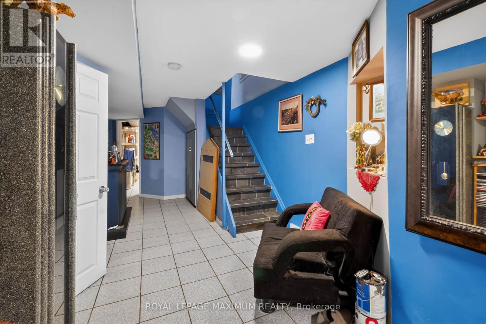 












3 MUZZO COURT

,
Vaughan,




Ontario
L4L3K2

