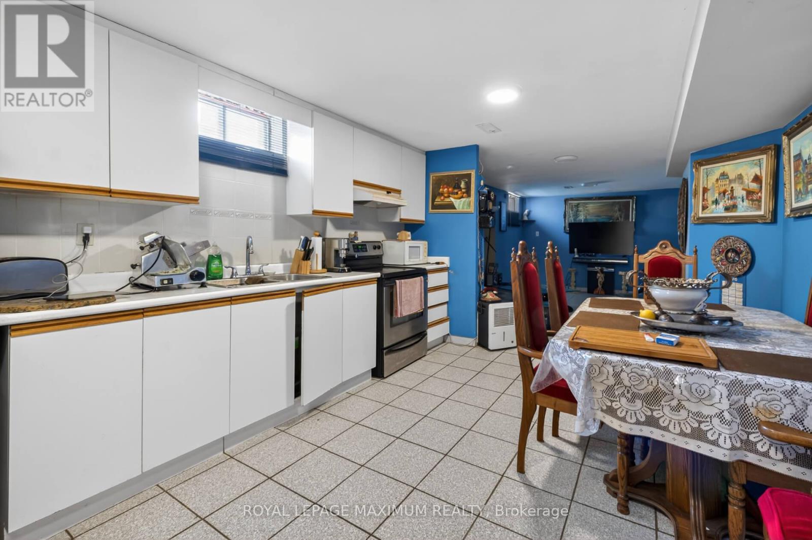 












3 MUZZO COURT

,
Vaughan,




Ontario
L4L3K2

