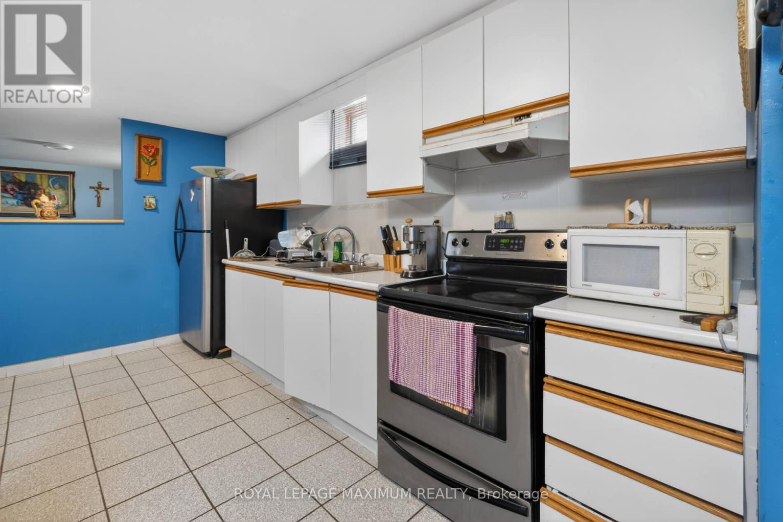 












3 MUZZO COURT

,
Vaughan,




Ontario
L4L3K2

