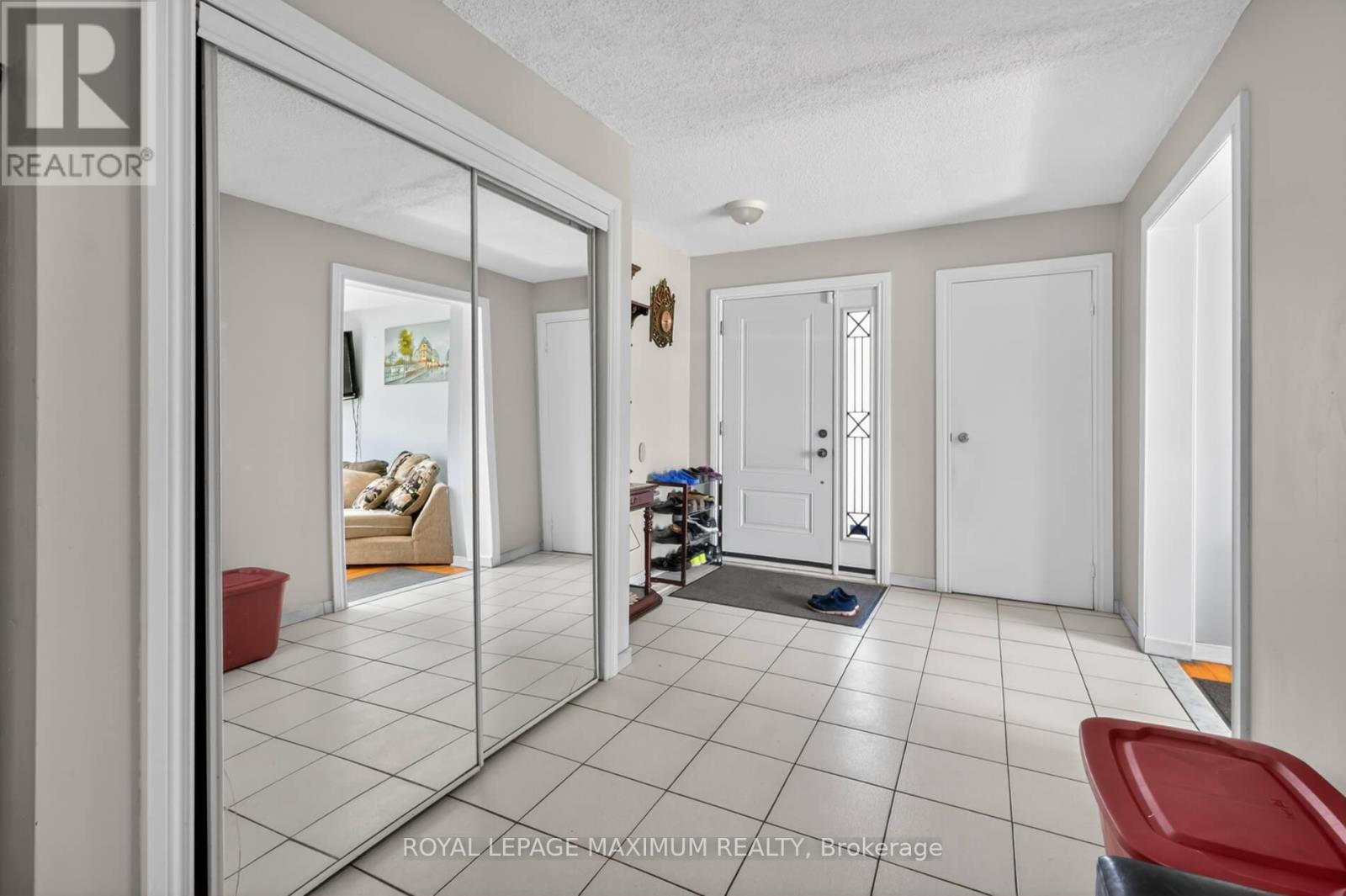 












3 MUZZO COURT

,
Vaughan,




Ontario
L4L3K2

