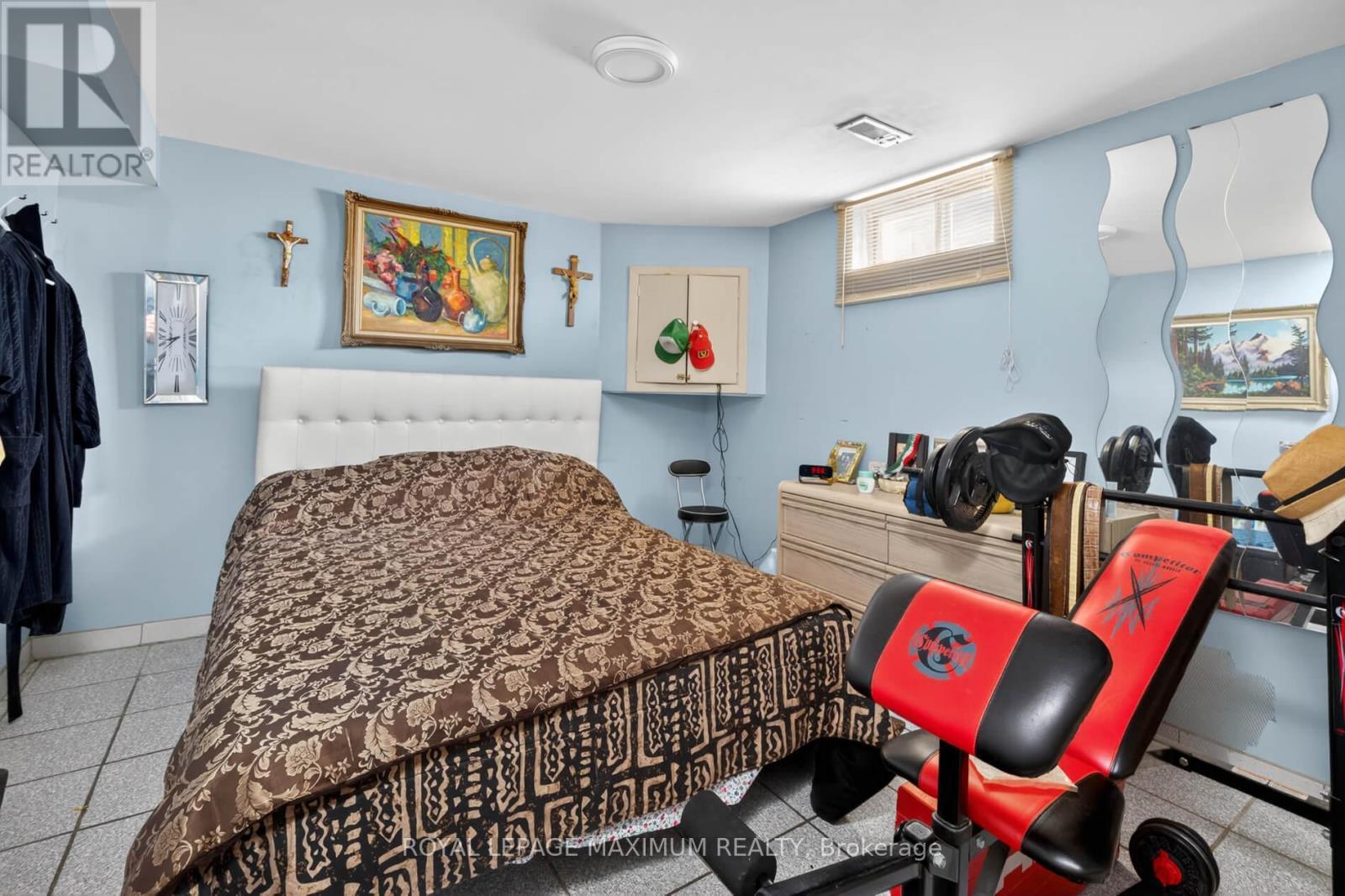 












3 MUZZO COURT

,
Vaughan,




Ontario
L4L3K2

