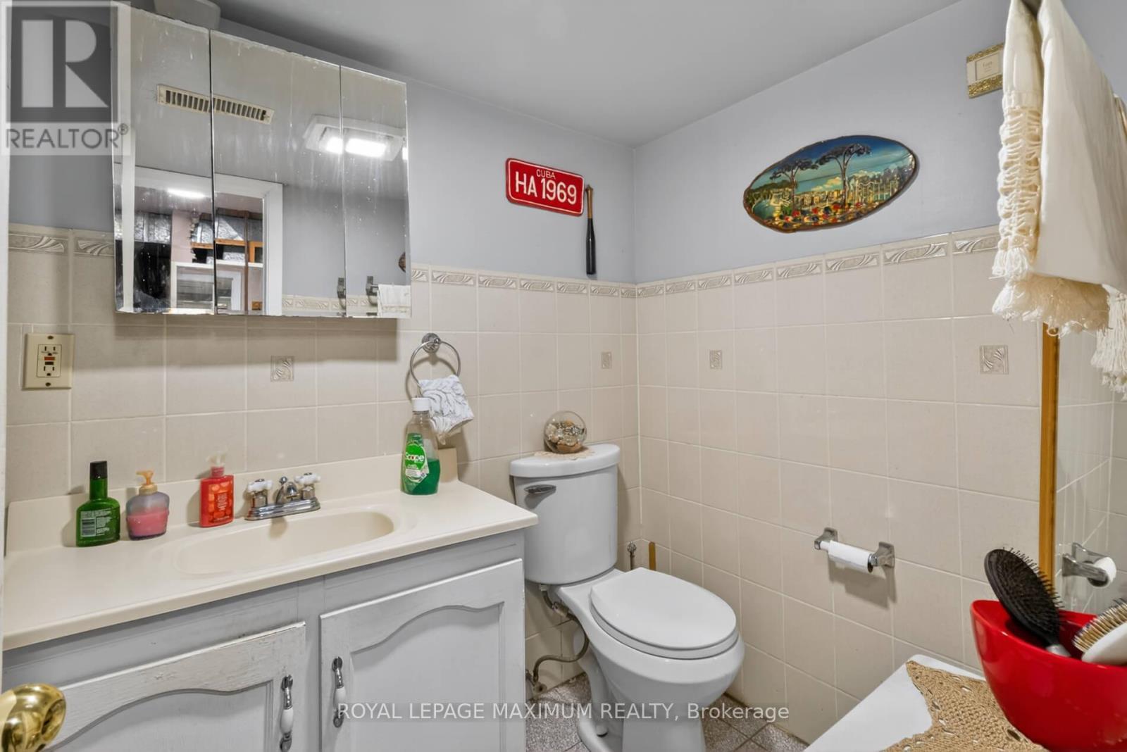 












3 MUZZO COURT

,
Vaughan,




Ontario
L4L3K2

