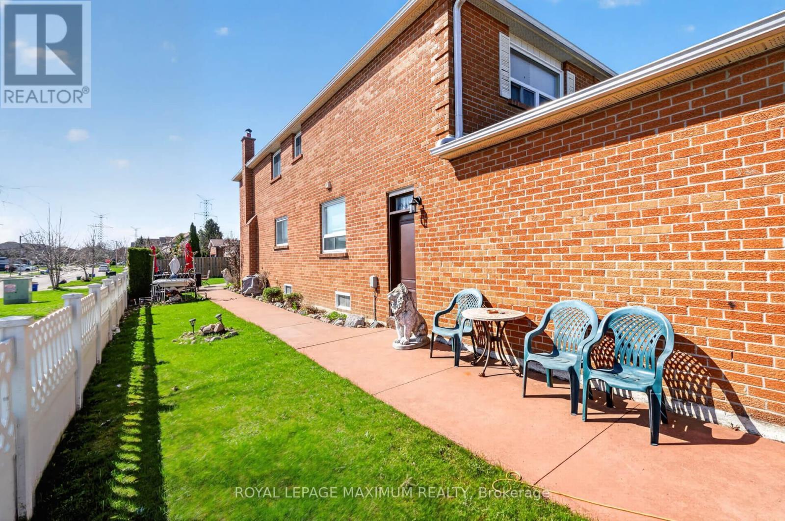 












3 MUZZO COURT

,
Vaughan,




Ontario
L4L3K2

