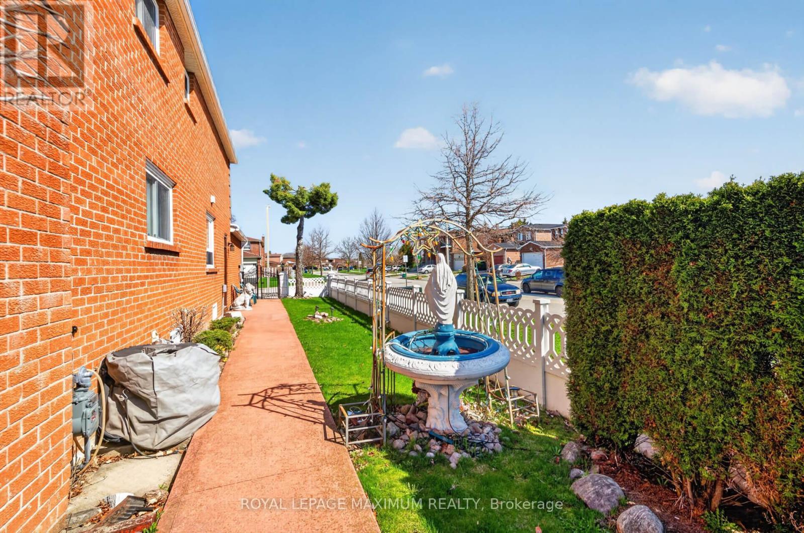 












3 MUZZO COURT

,
Vaughan,




Ontario
L4L3K2

