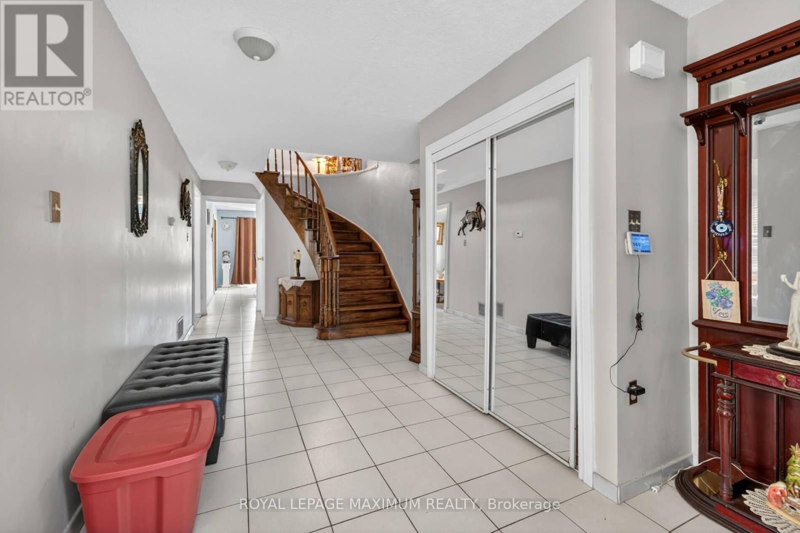 












3 MUZZO COURT

,
Vaughan,




Ontario
L4L3K2

