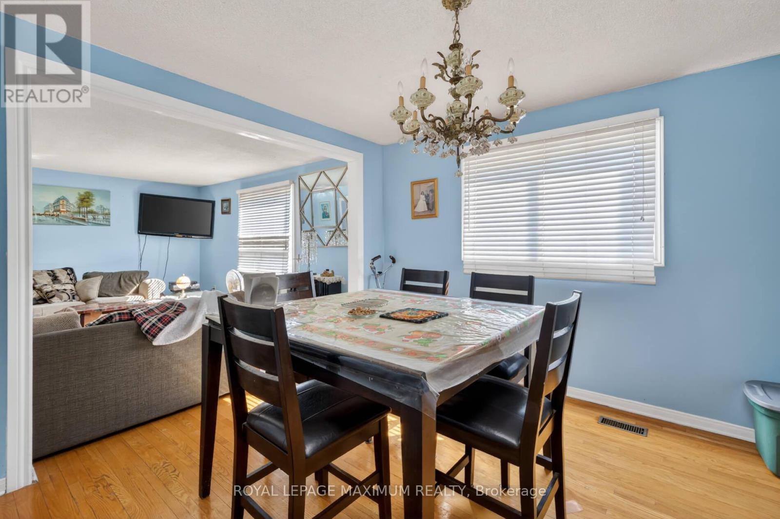 












3 MUZZO COURT

,
Vaughan,




Ontario
L4L3K2

