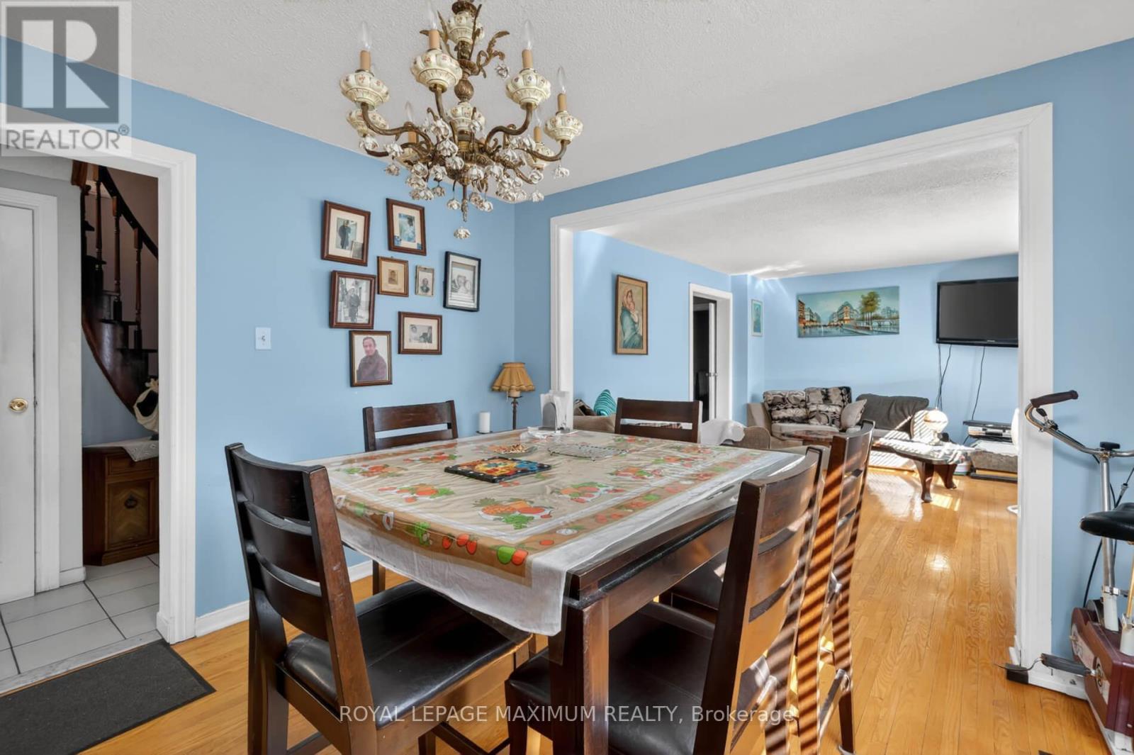












3 MUZZO COURT

,
Vaughan,




Ontario
L4L3K2


