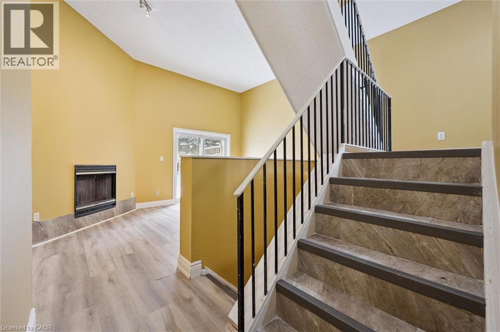 












589 BEECHWOOD Drive Unit# 43

,
Waterloo,




Ontario
N2T2K9

