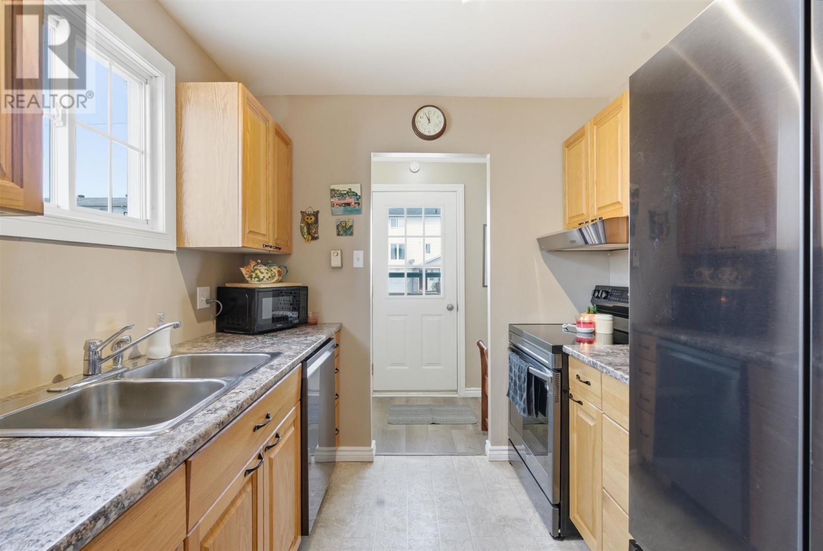 












60 Farrell CRES

,
Elliot Lake,




Ontario
P5A3M9

