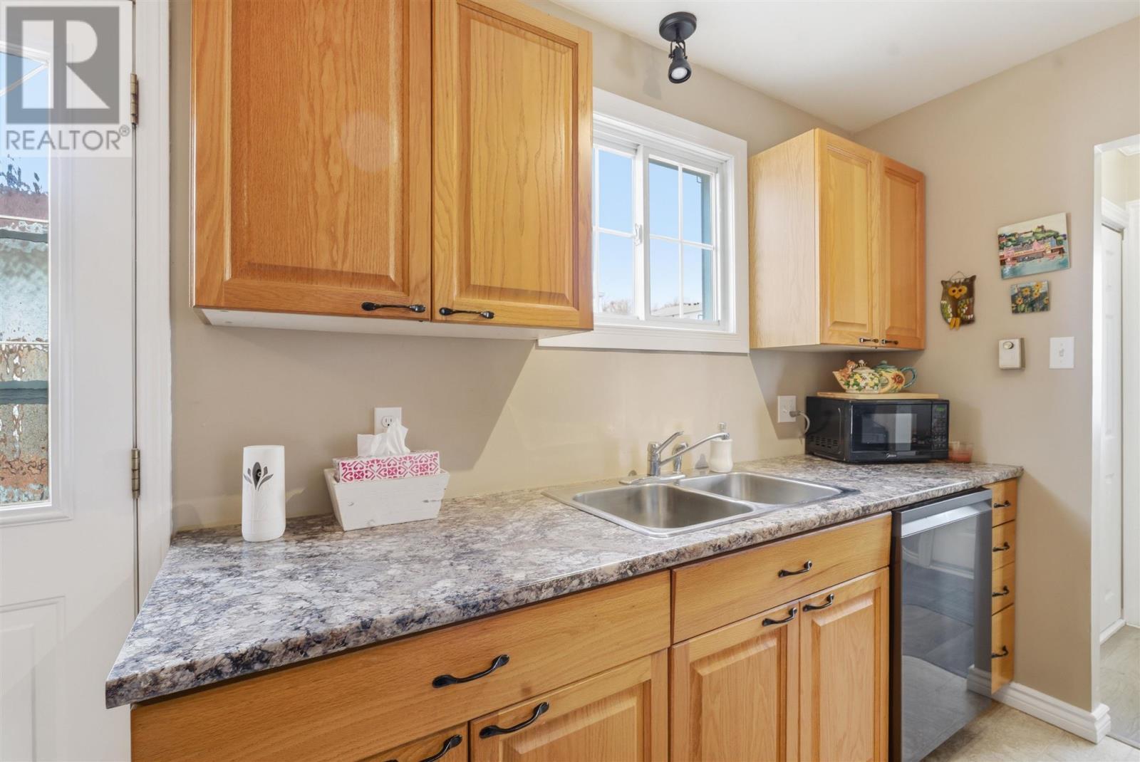 












60 Farrell CRES

,
Elliot Lake,




Ontario
P5A3M9

